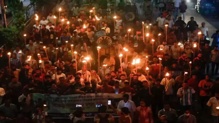 बांग्लादेश में भगवान राम प्रतिमा विवाद ने पकड़ा तूल, हिंदू समुदाय सड़कों पर उतरा; सरकार को 72 घंटे की चेतावनी