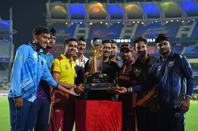 IPL 2026 के बाद पहली बार दिखे MS Dhoni, झारखंड टी-20 लीग में माही की एंट्री से गूंज उठा JSCA स्टेडियम