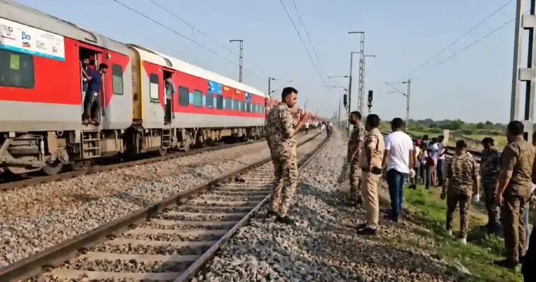 Morena Train Accident: आग की अफवाह ने ली 4 जिंदगियां, ट्रेन से उतरे यात्री दूसरी एक्सप्रेस की चपेट में आए, मुरैना हादसे से दहला देश