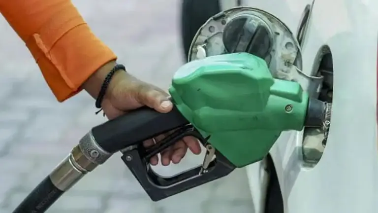Diesel-Petrol New Rules: सरकार का बड़ा फैसला, पेट्रोल पंपों से डीजल खरीदने पर नई लिमिट लागू; कमर्शियल खरीदारों के लिए बदले नियम