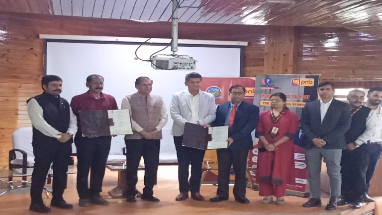 हिमाचल के 43 हजार बिजली बोर्ड कर्मचारियों और पेंशनरों को बड़ी सौगात, अब मिलेगा 1.5 करोड़ रुपये तक का बीमा कवर; 7 बैंकों से हुआ समझौता
