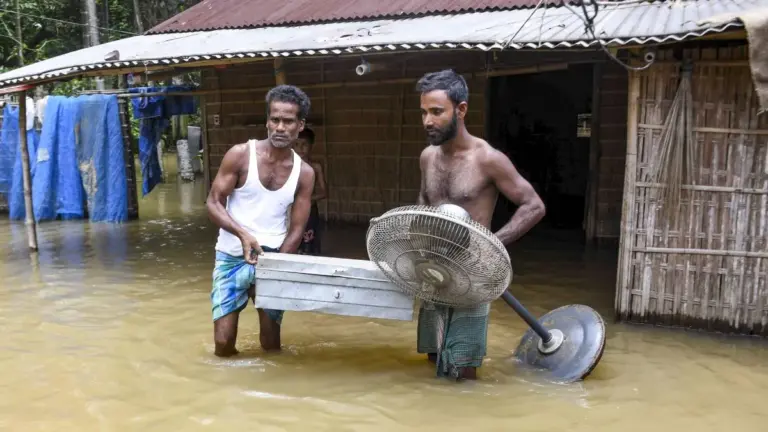 Assam Flood News: असम में बाढ़ ने मचाई तबाही, 24 घंटे में 7 और मौतें, 3.32 लाख लोग प्रभावित; राहत-बचाव अभियान तेज