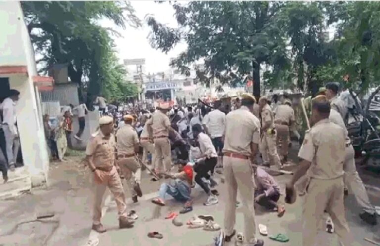 NEET Paper Leak Protest: राजस्थान के बांसवाड़ा में प्रदर्शन के दौरान बढ़ा तनाव, कलेक्ट्रेट के बाहर पुलिस और प्रदर्शनकारियों में टकराव