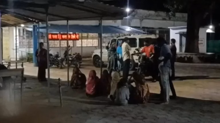 शहडोल में घरेलू विवाद ने लिया खौफनाक मोड़, पति ने कुल्हाड़ी से हमला कर पत्नी की हत्या; परिजनों ने आरोपी को कमरे में किया बंद