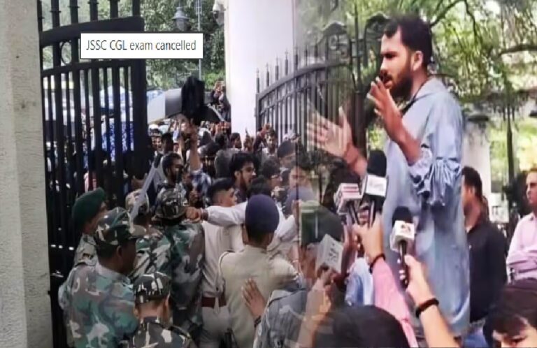 JSSC CGL परीक्षा रद्द होने पर फूटा अभ्यर्थियों का गुस्सा, बैरिकेडिंग तोड़कर सचिवालय में घुसे प्रदर्शनकारी; बोले- ‘नौकरी वापस लेकर रहेंगे’