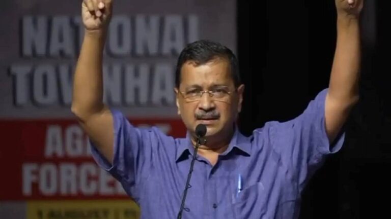 E20 पेट्रोल पर अरविंद केजरीवाल का बड़ा दावा, मैकेनिक को मंच पर बुलाकर बताया गाड़ियों पर असर, माइलेज और इंजन को लेकर उठाए सवाल