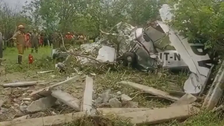 Kanpur Plane Crash: गंगा बैराज के पास खेत में जा गिरा ट्रेनिंग विमान, दोनों पायलट की मौत; हादसे से मचा हड़कंप