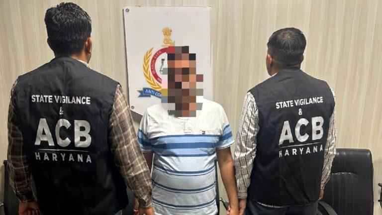 Haryana News: 25 हजार रुपये की रिश्वत लेते गिरदावर रंगे हाथ गिरफ्तार, जमीन के काम के बदले मांगी थी रकम