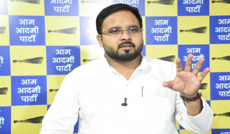 बदायूं में गोशालाओं में गोवंशों की मौत पर सियासत तेज, AAP ने उठाए सवाल; 100 गायों की मौत का दावा, प्रशासन ने 34 की पुष्टि की
