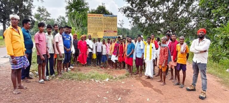 बस्तर में धर्मांतरण विवाद ने पकड़ा तूल! गांव में लगा बोर्ड, पादरियों के प्रवेश और बाहरी प्रार्थना सभाओं पर रोक का ऐलान