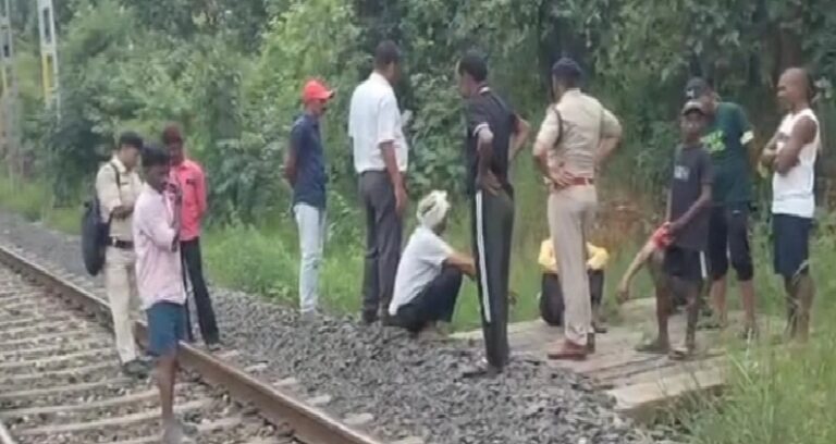 बेटे की कुल्हाड़ी से हत्या के बाद जंगल में छिपा था पिता, पांचवें दिन रेलवे ट्रैक पर मिला शव